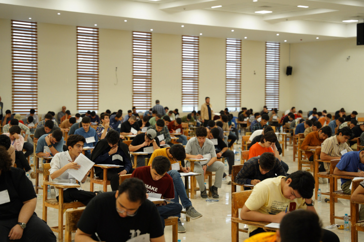 آزمون سراسری گروه علوم تجربی با حضور گسترده داوطلبان در دانشگاه بیرجند برگزار شد