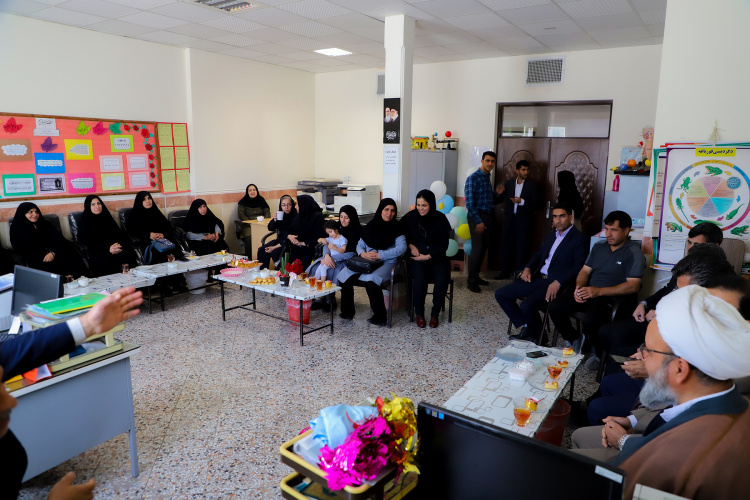 تجلیل از مقام والای معلمان در مدرسه شهدای علوی