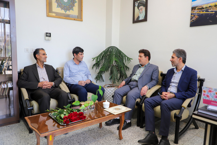 تقدیر از همکاران روابط عمومی دانشگاه بیرجند در روز ارتباطات و روابط عمومی