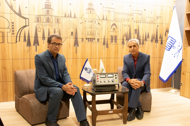 دستگاه ژئوفیزیک با قدمتی بیش از ۷۰ سال به موزه دانشگاه بیرجند اهدا شد