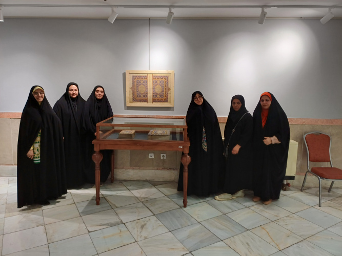 گشایش نمایشگاه مثنی‌نگاری «تماشاگه راز» با نمایش آثار دانشجویان صنایع‌دستی در نگارخانه موزه رضوی