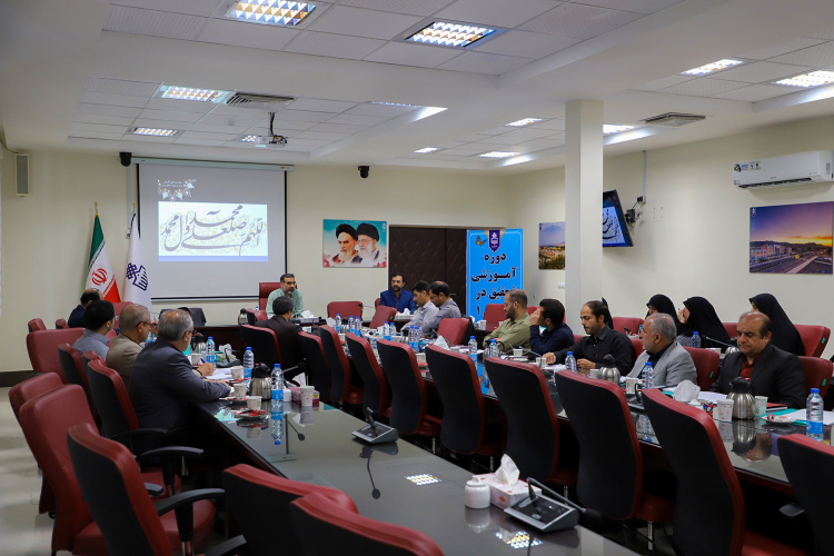 دوره‌های آموزشی مصاحبه و تحقیق در گزینش و نشست شورای مدیران منطقه ۹