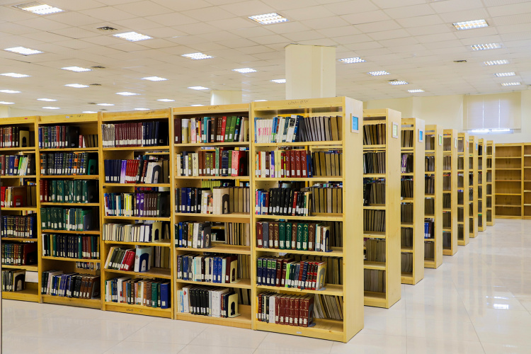 اهدای ۲۴۵۰ جلد کتاب نفیس به دانشگاه بیرجند