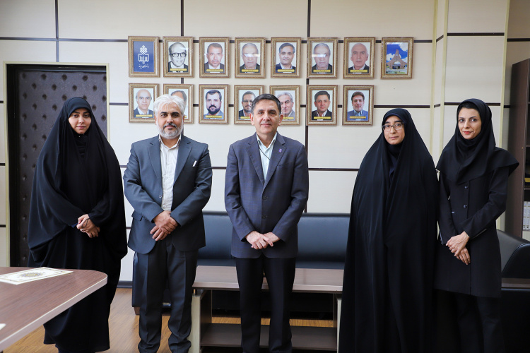 تقدیر از اعضای دبیرخانه تدوین دانشنامه دفاع مقدس در دانشگاه بیرجند