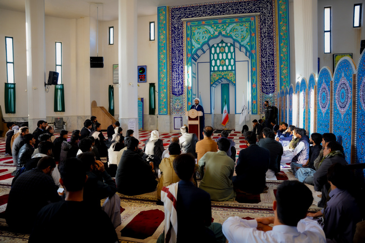 بدرقه کاروان عمره دانشجویان پسر دانشگاههای خراسان و سیستان و بلوچستان در دانشگاه بیرجند